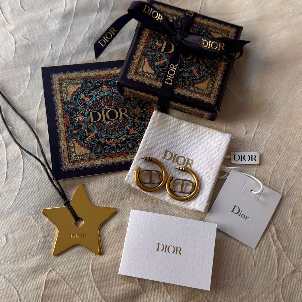Christian Dior 30 Montaigne Hoop Earrings in Antique Gold-Finish Metal
